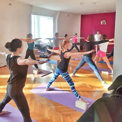 Manomani - szkoła jogi & pilates